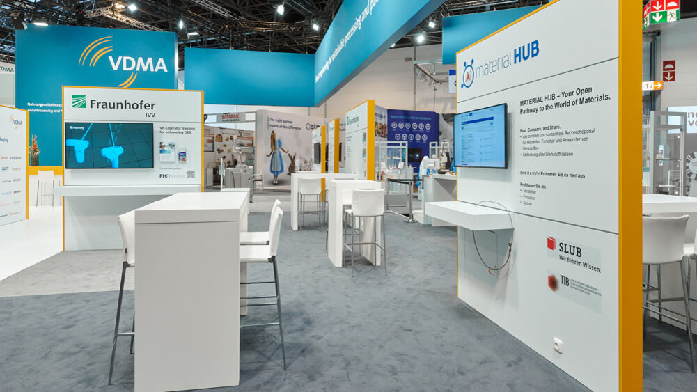 VDMA Messestand, Messe Interpack, Technologielounge, Doppelstock, zweigeschossig, Messestandgestaltung, Isingermerz
