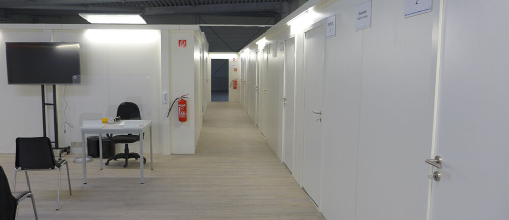 Hygieneschutz-TrennWände, Trennwandmieten, Büroraum, Infektionsvorsorge, flexible Räume, Raumteiler, Coronaschutz, Isingermerz, Impfzentrum Alzey