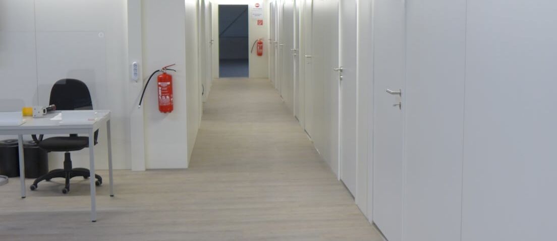 Corona, Impfzentrum, Alzey, Trennwand, Trennwandmieten, Isingermerz, Hygieneschutz, Trennwandmodule, Hygienerichtlinien 